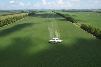 北大荒集團二龍山農(nóng)場 一噴多促 促進作物豐產(chǎn)